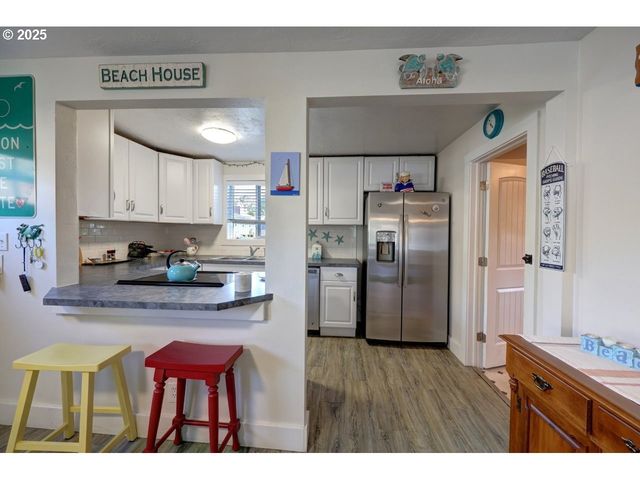 739 11TH Ave, Seaside, OR 97138