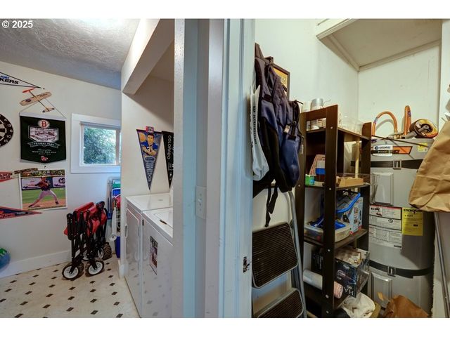 739 11TH Ave, Seaside, OR 97138