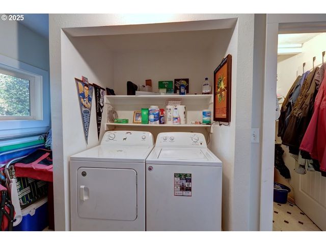 739 11TH Ave, Seaside, OR 97138