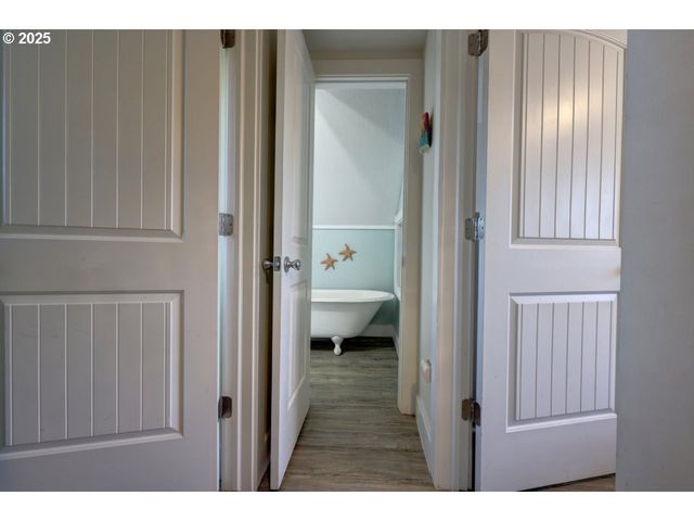 739 11TH Ave, Seaside, OR 97138