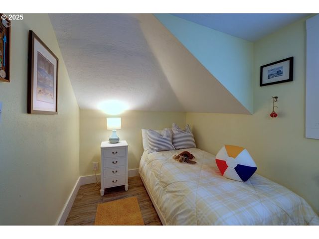 739 11TH Ave, Seaside, OR 97138