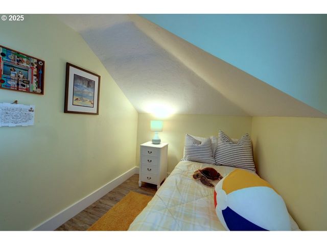 739 11TH Ave, Seaside, OR 97138