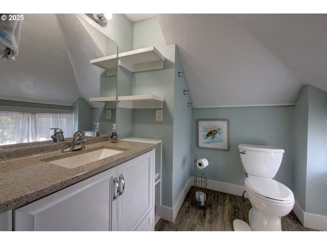 739 11TH Ave, Seaside, OR 97138