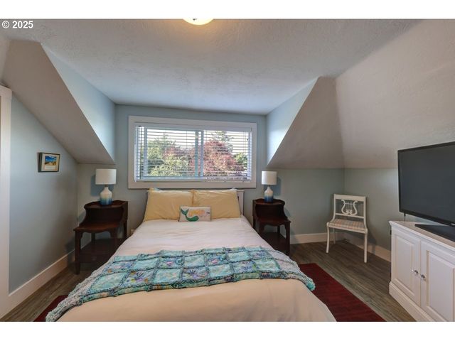 739 11TH Ave, Seaside, OR 97138