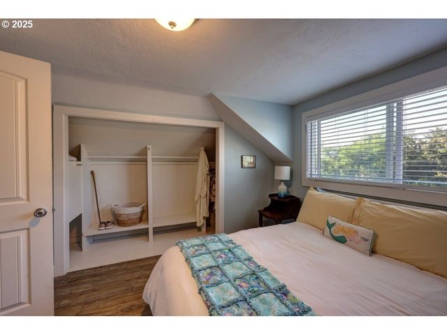 739 11TH Ave, Seaside, OR 97138