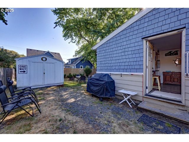 739 11TH Ave, Seaside, OR 97138