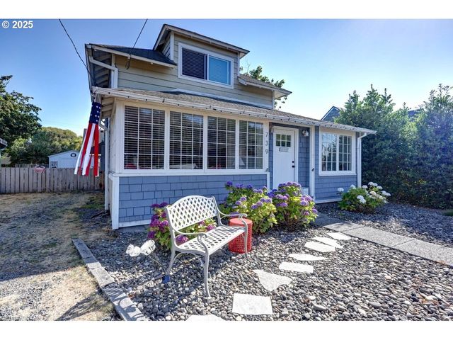 739 11TH Ave, Seaside, OR 97138