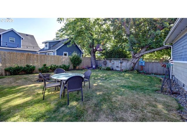 739 11TH Ave, Seaside, OR 97138