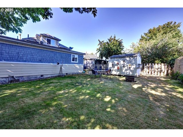 739 11TH Ave, Seaside, OR 97138