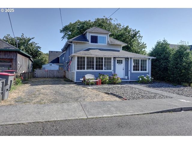 739 11TH Ave, Seaside, OR 97138
