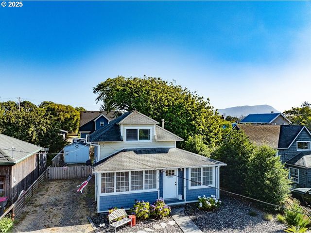 739 11TH Ave, Seaside, OR 97138