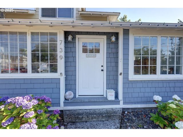 739 11TH Ave, Seaside, OR 97138