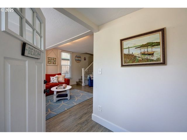 739 11TH Ave, Seaside, OR 97138