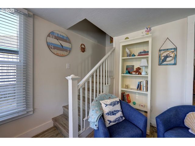 739 11TH Ave, Seaside, OR 97138