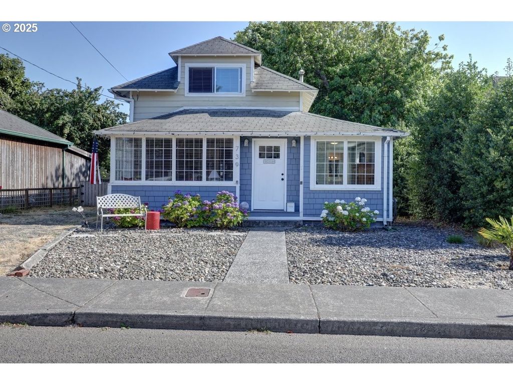 739 11TH Ave, Seaside, OR 97138