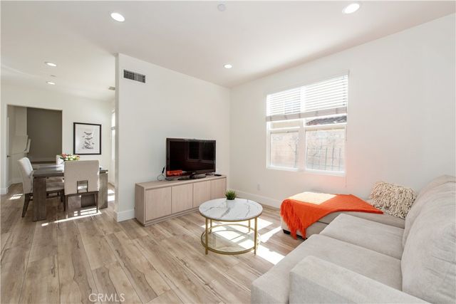 94 Chantilly, Irvine, CA 92620