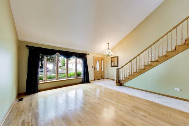443 N Tara Lane, Addison, IL 60101