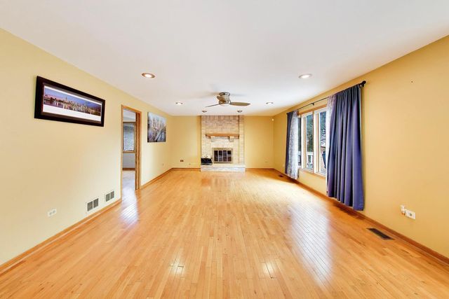 443 N Tara Lane, Addison, IL 60101