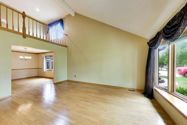 443 N Tara Lane, Addison, IL 60101