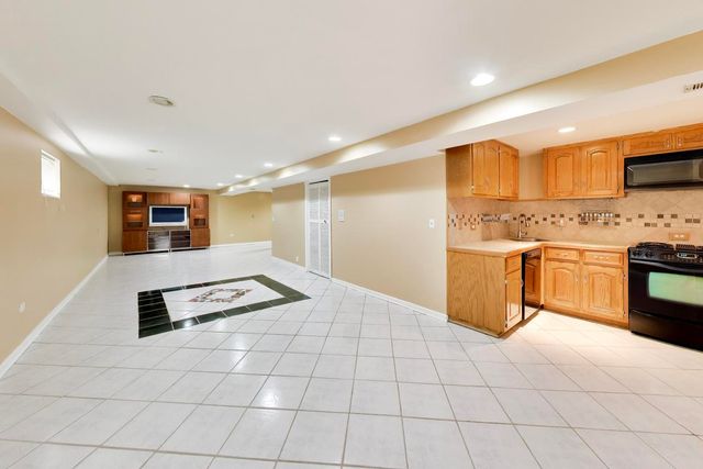 443 N Tara Lane, Addison, IL 60101
