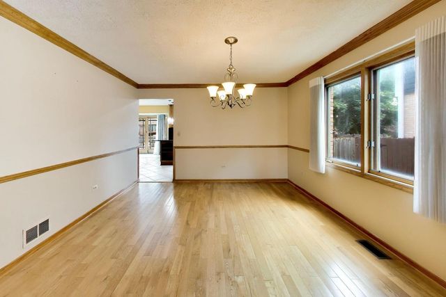 443 N Tara Lane, Addison, IL 60101