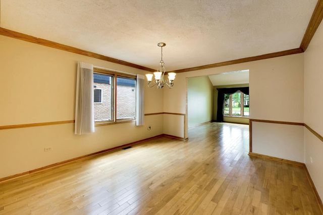 443 N Tara Lane, Addison, IL 60101