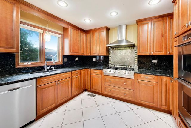 443 N Tara Lane, Addison, IL 60101