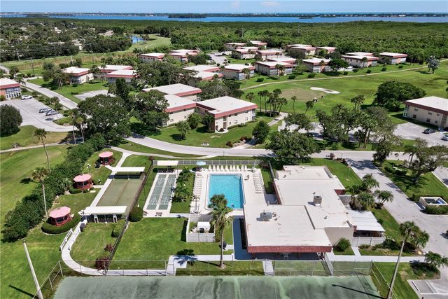 107 Spring Lake Court 206, Vero Beach, FL 32962