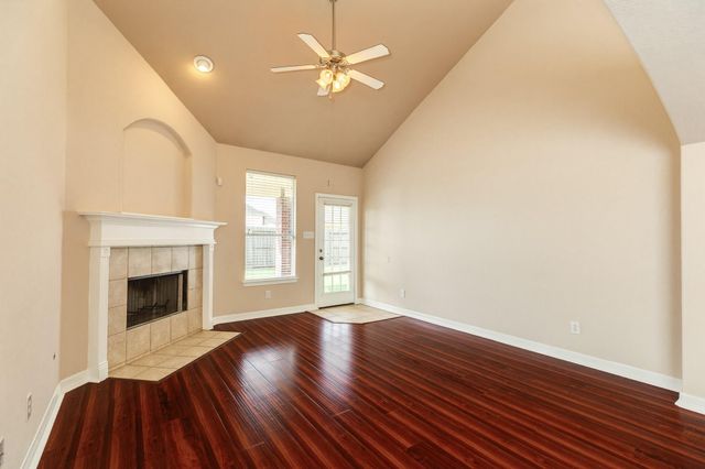 1025 Luke Drive, Alvin, TX 77511