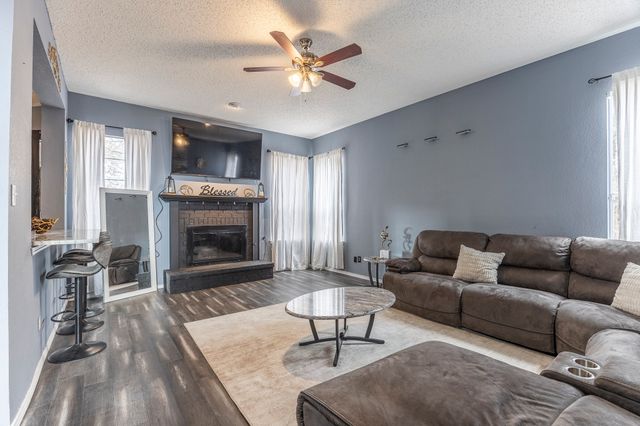 8701 Creekside Drive, Rowlett, TX 75089