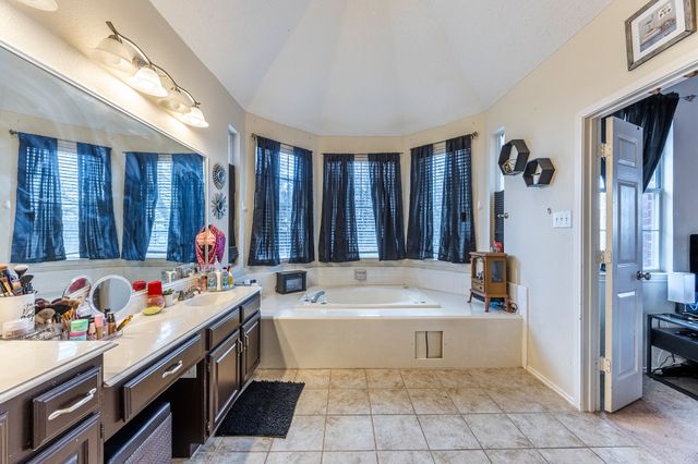 8701 Creekside Drive, Rowlett, TX 75089