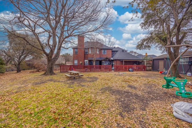 8701 Creekside Drive, Rowlett, TX 75089