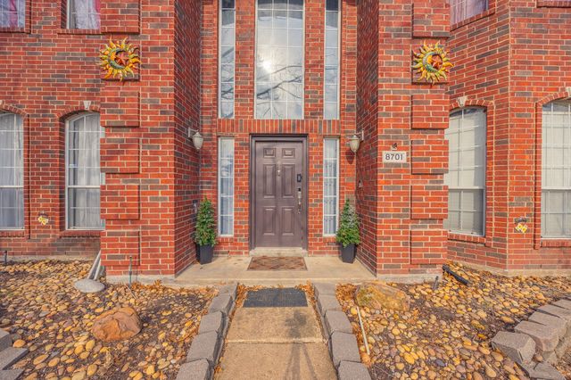 8701 Creekside Drive, Rowlett, TX 75089