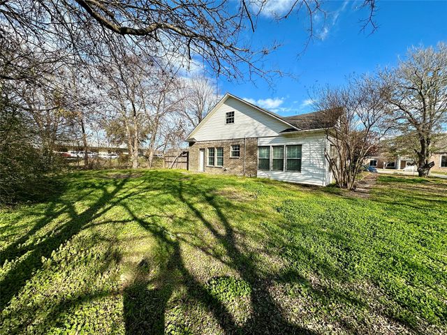 214 S 4th Street, Wills Point, TX 75169