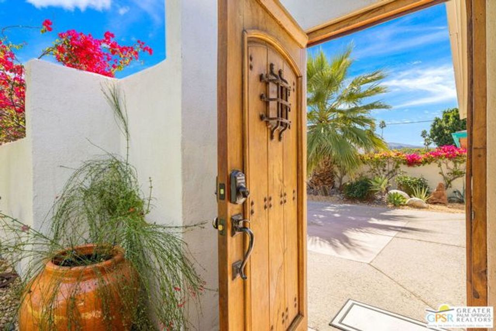 511 N Calle Rolph, Palm Springs, CA 92262
