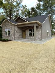 596 E College St, E, Greenbrier, TN 37073