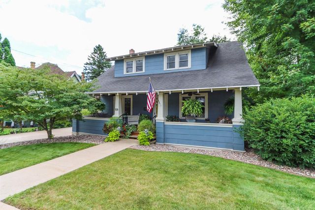 108 E LAKE STREET, Waupaca, WI 54981
