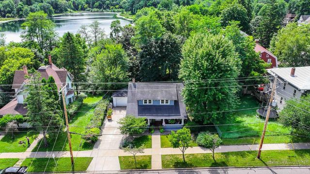 108 E LAKE STREET, Waupaca, WI 54981