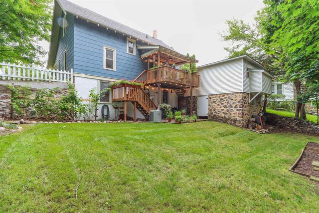 108 E LAKE STREET, Waupaca, WI 54981