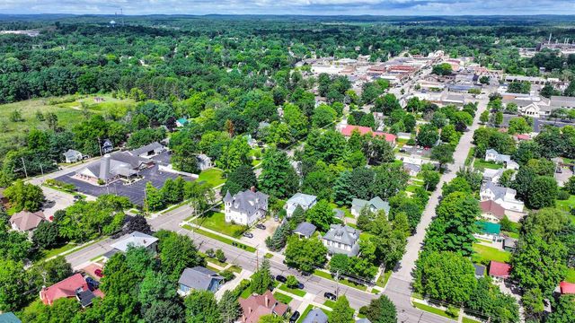 108 E LAKE STREET, Waupaca, WI 54981