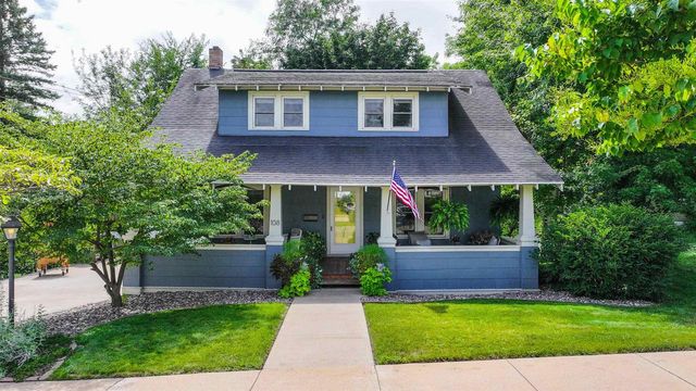 108 E LAKE STREET, Waupaca, WI 54981