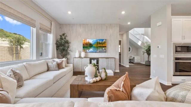 24532 Via La Sombrilla, Valencia, CA 91354