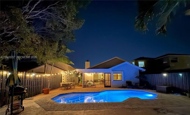 575 Lakeside Cir, Sunrise, FL 33326