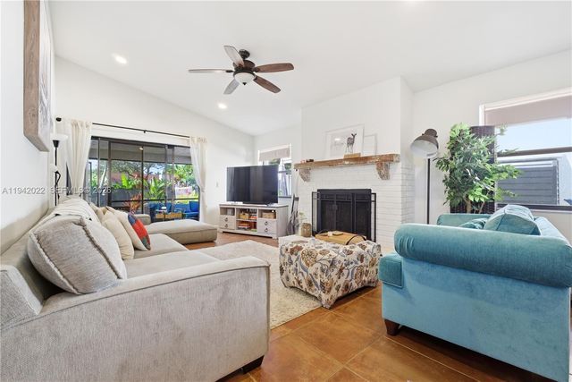 575 Lakeside Cir, Sunrise, FL 33326