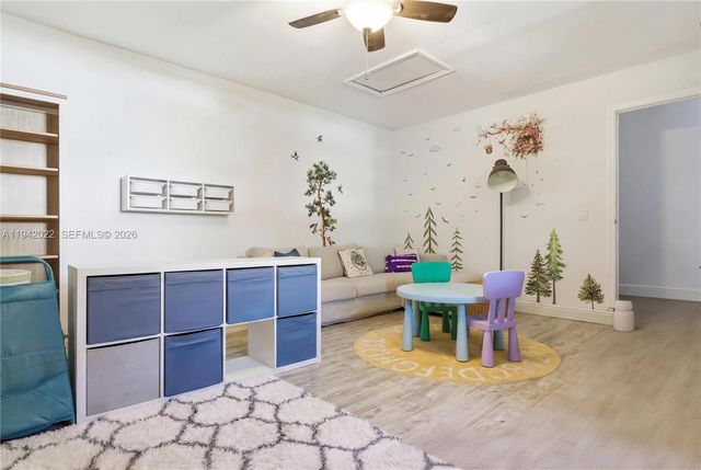 575 Lakeside Cir, Sunrise, FL 33326