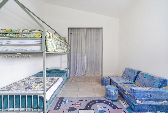 575 Lakeside Cir, Sunrise, FL 33326