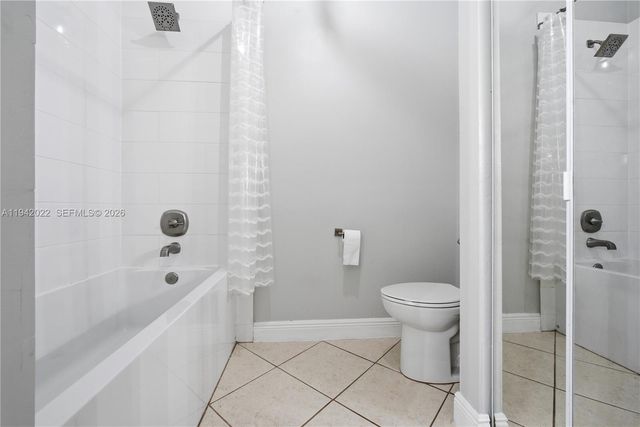 575 Lakeside Cir, Sunrise, FL 33326