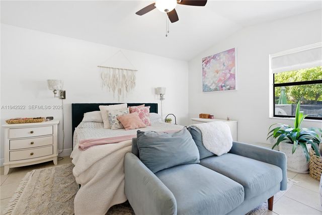 575 Lakeside Cir, Sunrise, FL 33326