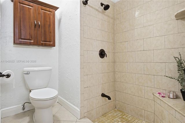 575 Lakeside Cir, Sunrise, FL 33326