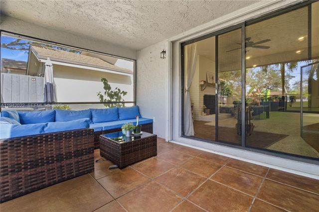 575 Lakeside Cir, Sunrise, FL 33326